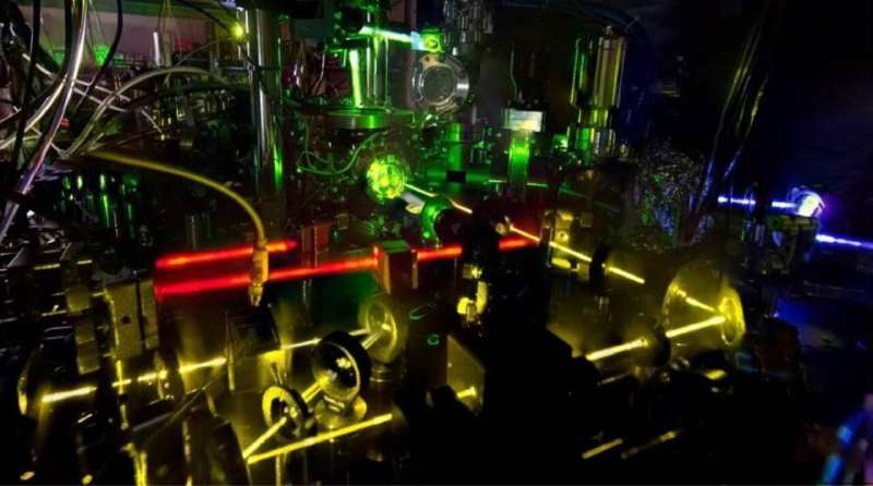 A Sisyphean cooling technique that could help advance atomic clocks