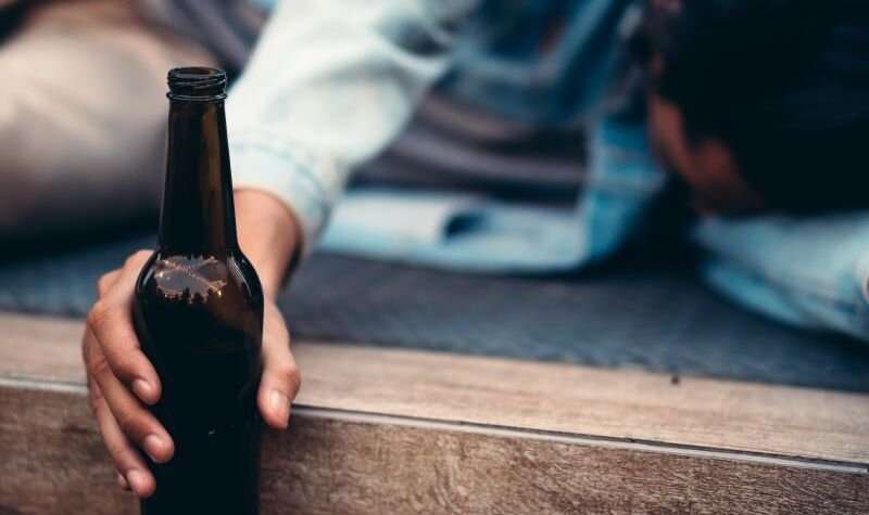 Alcohol use disorder linked to increased odds of suicide mortality