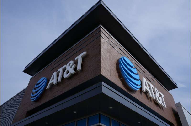 Americans reporting nationwide cellular outages from AT&T, Cricket Wireless and other providers