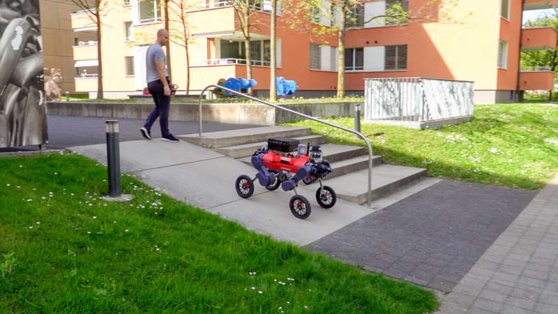 Un robot à roues et à jambes naviguant de manière autonome