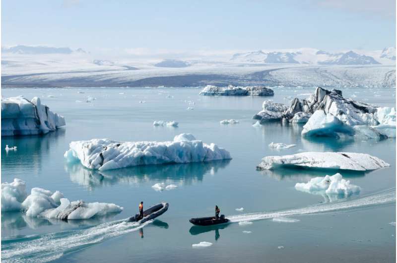 Arctic warming threefold compared to global patterns