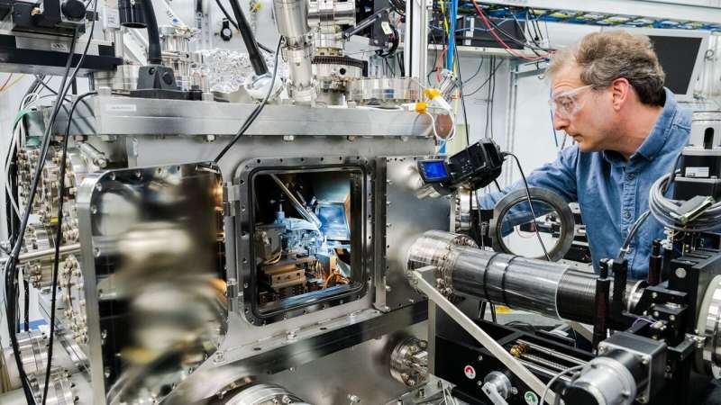 Argonne, Sandia scientists create qubits using precision tools of nanotechnology