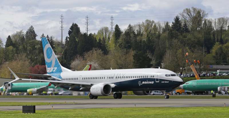 Boeing jetliner that suffered inflight blowout was restricted because of concern over warning light