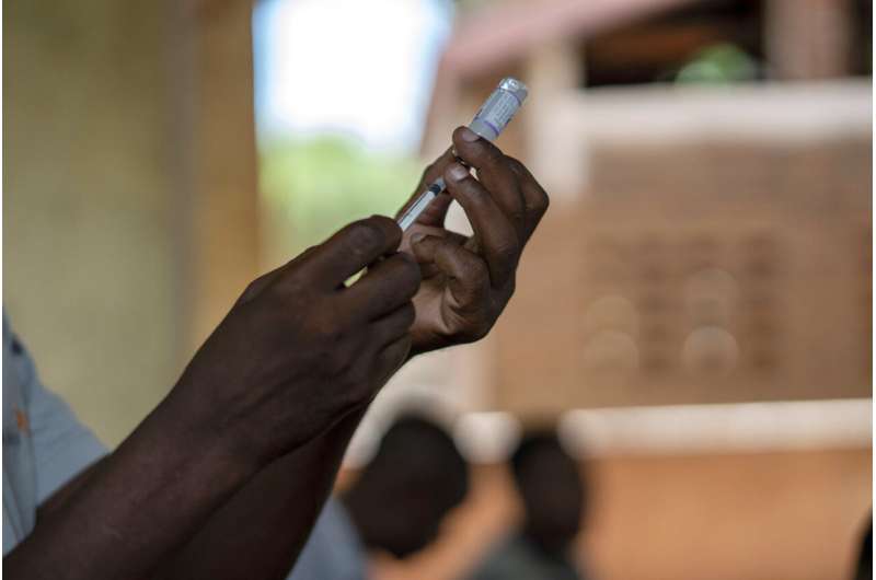 Camarões inicia primeiro programa mundial de vacina contra a malária para crianças