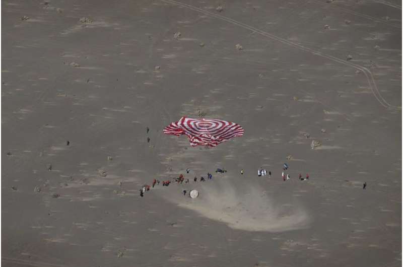 Chinese astronauts return to earth after six months in space