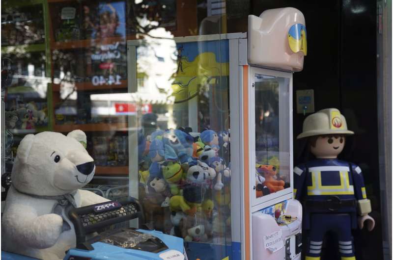 Claw machine games are Rio de Janeiro's new public enemy