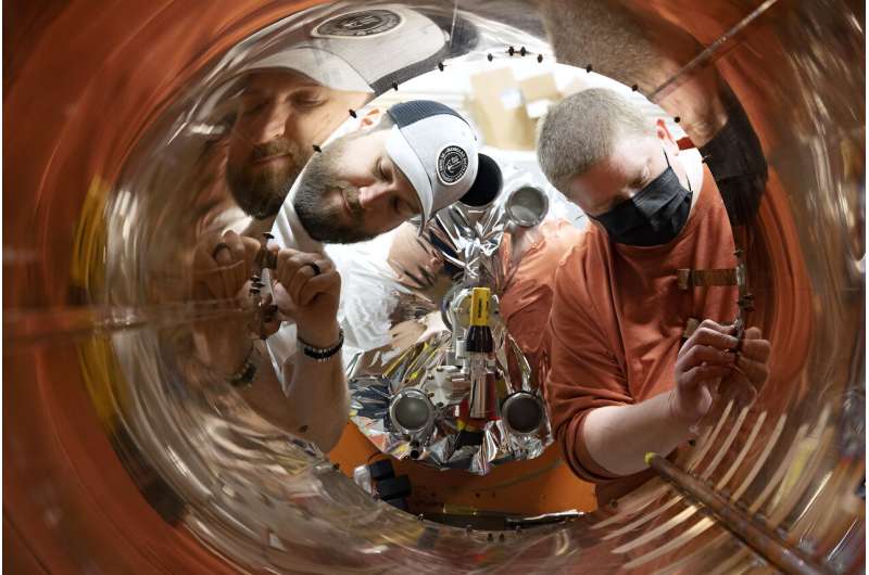 Cryomodule assembly technicians rev up Jefferson Lab's electron-beam racetrack