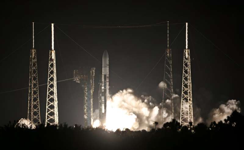 Được cố định trên đỉnh tên lửa Vulcan hoàn toàn mới của United Launch Alliance, đang thực hiện chuyến bay đầu tiên, Peregrine Lunar Lander của Astrobotic đã nổ tung qua đêm từ Trạm Lực lượng Vũ trụ Cape Canaveral của Florida