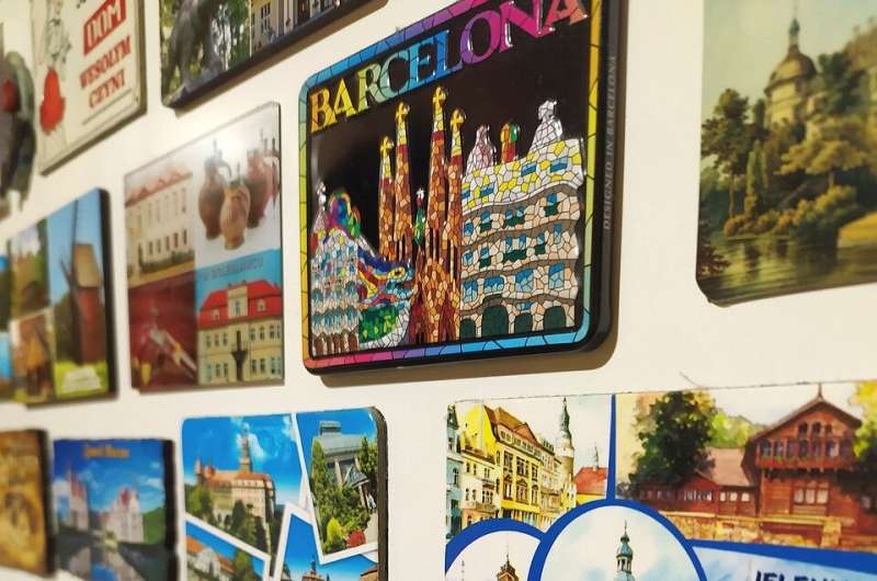Fridge magnets have important pull for holiday memories, says research