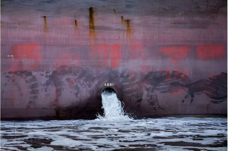 Guanabara Bay, a natural port of about 400 square kilometers (154 square miles), battles pollution not only from visiting vessels and oil rig accidents, but also runoff from cities and old ships abandoned in its waters