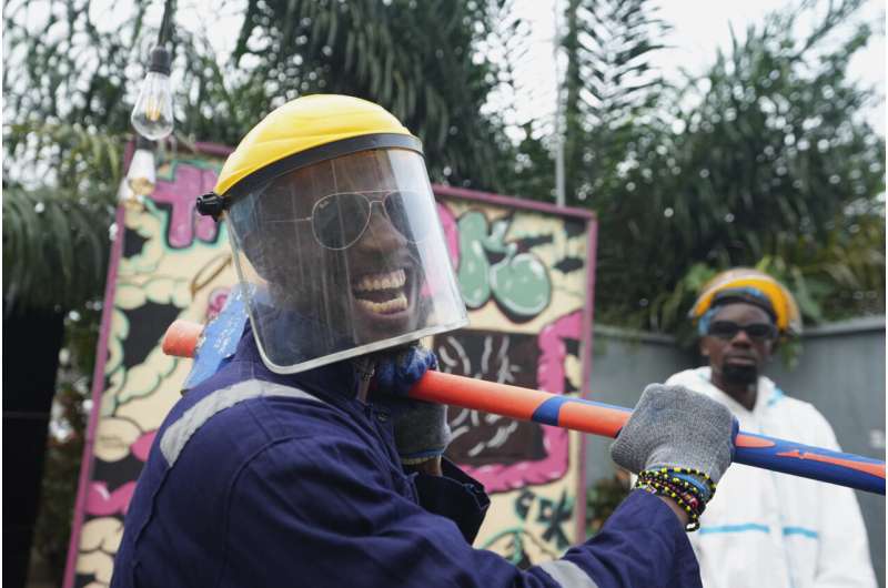 How do you deal with stress? In Nigeria, swinging a sledgehammer in a 'rage room' helps