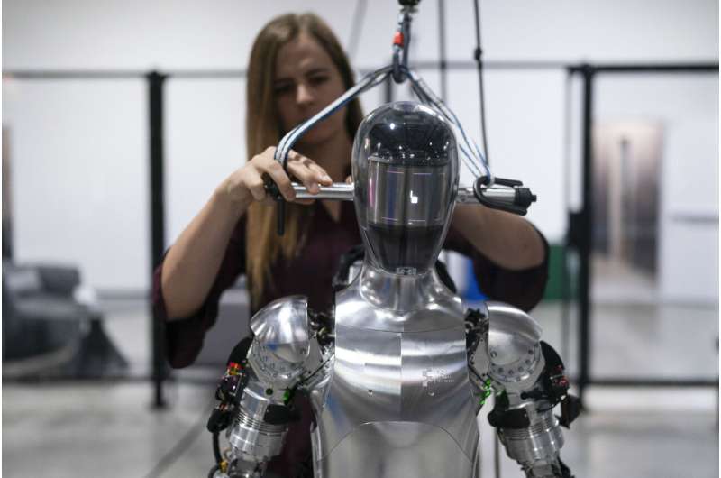 O fabricante de robôs humanóides Figure faz parceria com a OpenAI e recebe o apoio de Jeff Bezos e gigantes da tecnologia