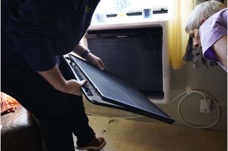 In New York City, heat pumps that fit in apartment windows promise big emissions cuts