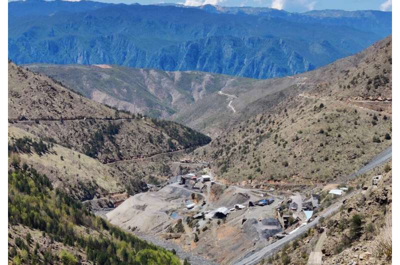 Largest flow of natural hydrogen gas ever found measured in Albanian chromium mine