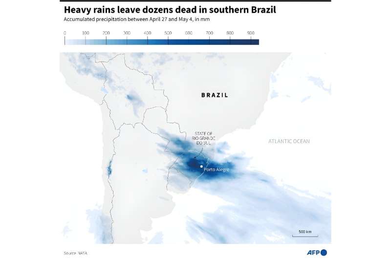 Map of Brazil locating the state of Rio Grande do Sul, the city of Porto Alegre and the heavy rainfall between April 27 and May 4, which has left dozens dead