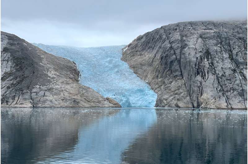 Microscopic defects in ice influence how massive glaciers flow, study shows
