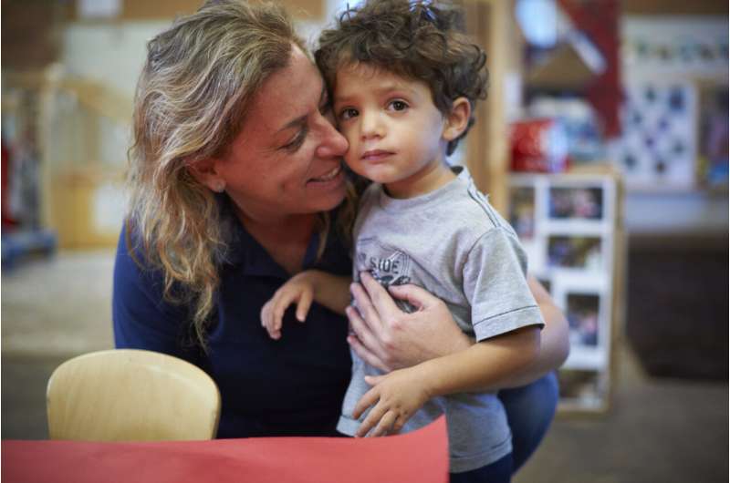 'Mom talk:' Immigrant bilingual Latina mothers have dual-language personalities