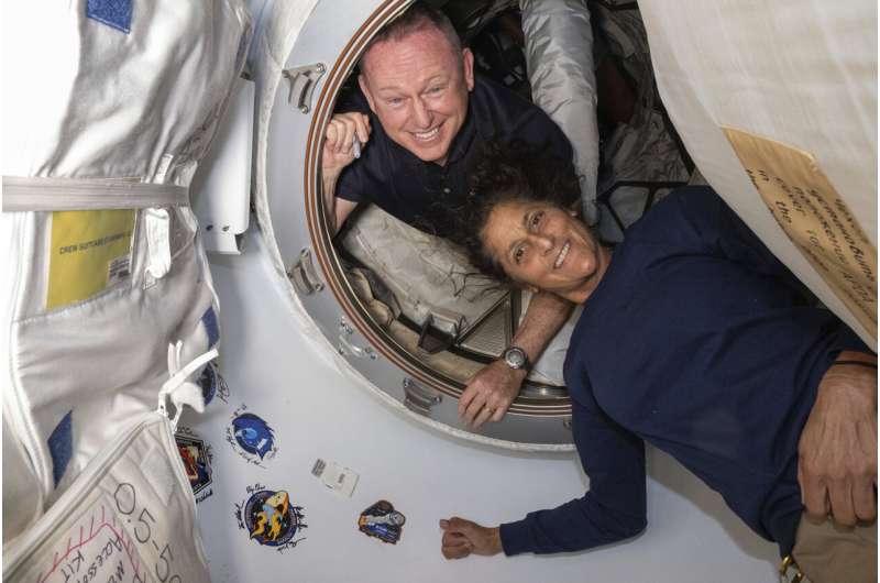 Les astronautes de la NASA resteront plus longtemps à la station spatiale pour dépanner davantage la capsule Boeing