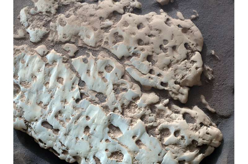 NASA’s Curiosity Rover discovers a surprise in a Martian rock