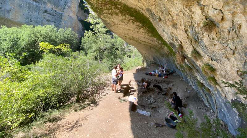 New evidence of Neolithic occupations in the Aragonese site of Huerto Raso