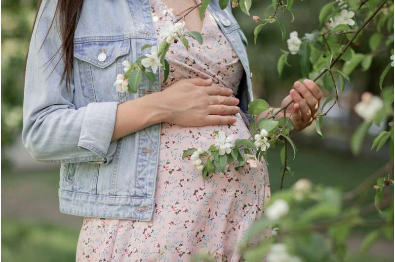 pregnant woman flowers
