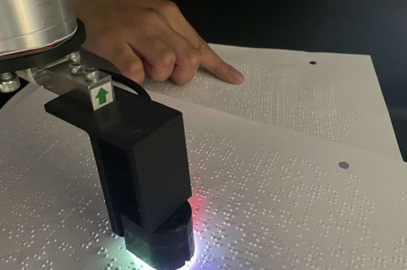 Robô treinado para ler braille com o dobro da velocidade dos humanos