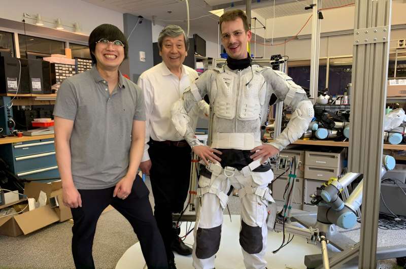 Robotic "superlimbs" could help moonwalkers recover from falls