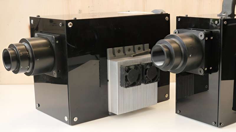 Scientists unveil a DIY structured-illumination microscope