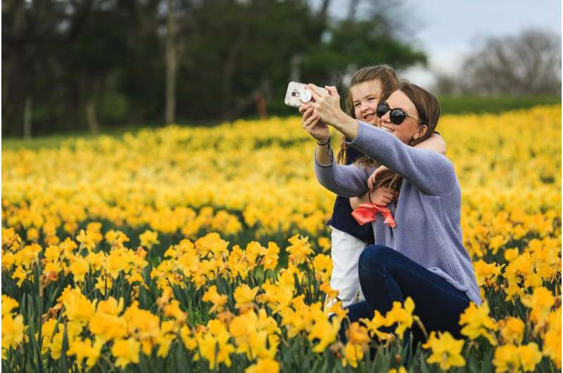 selfie daffodils