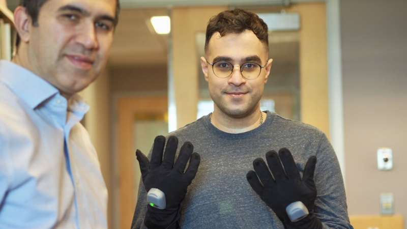 'Luva inteligente' pode aumentar a mobilidade das mãos de pacientes com AVC