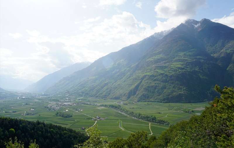 Study shows pesticides spread in an Alpine Valley from the valley to the summit region