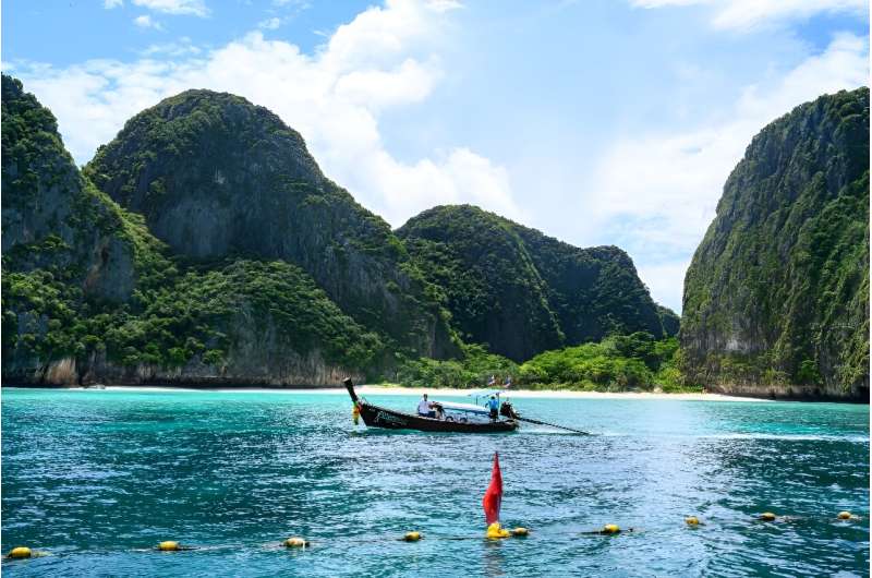 The dazzling Thai islands made famous by Hollywood film &quot;The Beach&quot; are facing a severe water shortage following a heatwave across Asia