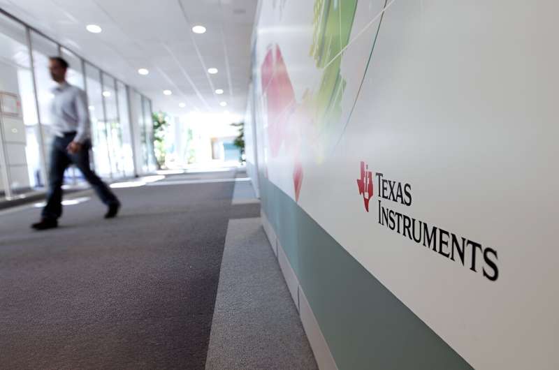 The US government says it has signed a preliminary agreements with Texas Instruments to give the company up to $1.6 billion in support of new facilities in the country