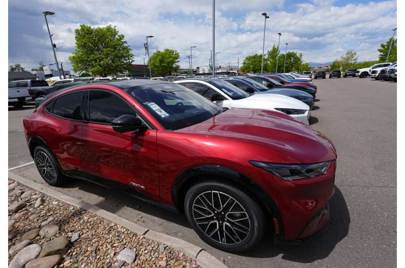 US new-vehicle sales barely rose in the second quarter as buyers balked at still-high prices