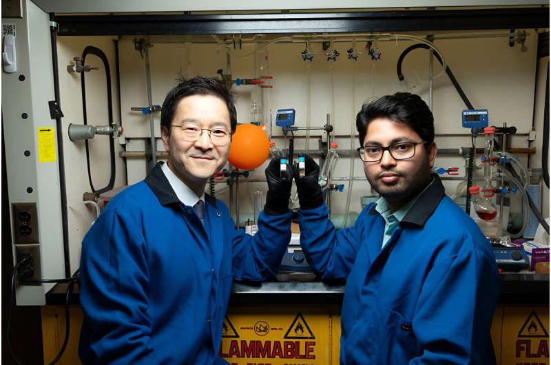 Using CO<sub>2</sub> and biomass, researchers find path to more environmentally friendly recyclable plastics