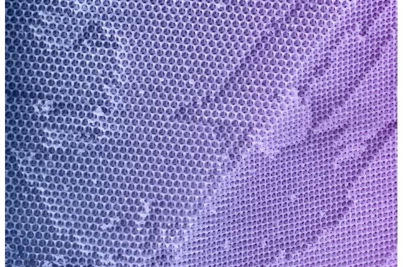 Using DNA origami, researchers create diamond lattice for future semiconductors of visible light