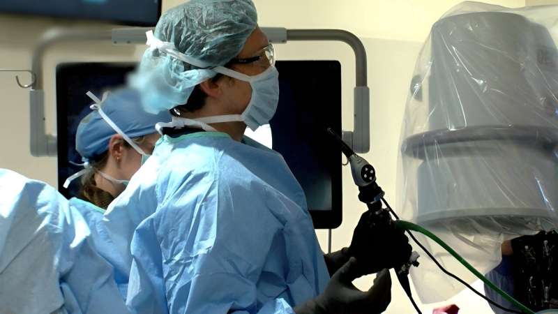 Vídeo: Avanços na cirurgia minimamente invasiva de cálculos renais