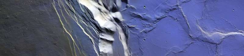 Water frost on Mars: on the top of immense volcanoes, a briefly icy landscape