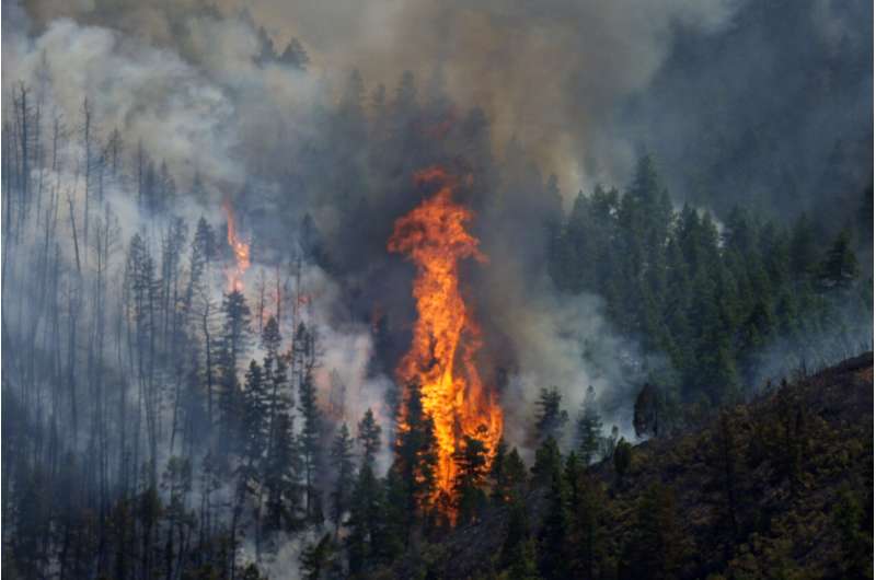 Wildfires encroach on homes near Denver as heat hinders fight