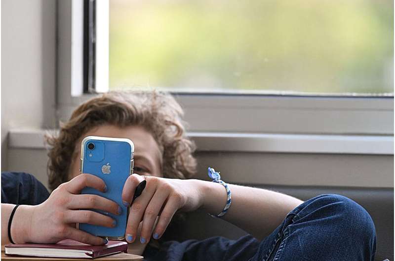 WVU research reveals possible link between teen personalities, social media preferences and depressive symptoms