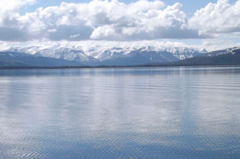 Yellowstone Lake ice cover unchanged despite warming climate