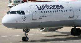 A Lufthansa Airbus A321-100 passenger jet