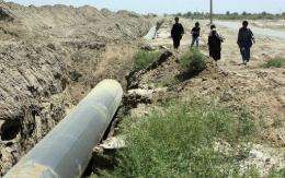 An aging oil pipeline has ruptured in southern Iran