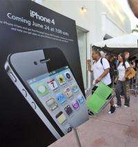 Apple works to keep up with crush of iPhone demand (AP)