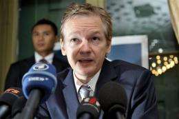 Assange's may surrender to British police (AP)