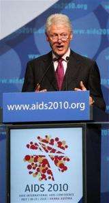 Bill Clinton, Gates: Fight AIDS more efficiently (AP)