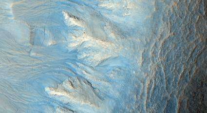 Detailed Martian Scenes in New Images from Mars Orbiter