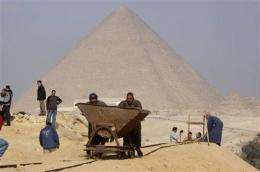 Egypt: New find shows slaves didn't build pyramids (AP)