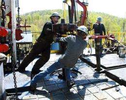 EPA takes new look at gas drilling, water issues (AP)