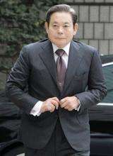 Former Samsung chairman Lee returns to top post (AP)